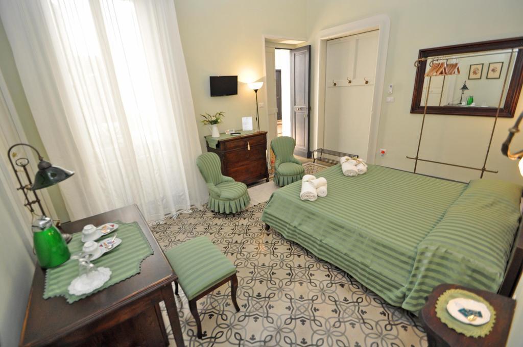 Palazzo De Donatis B&B Melissano Habitación foto
